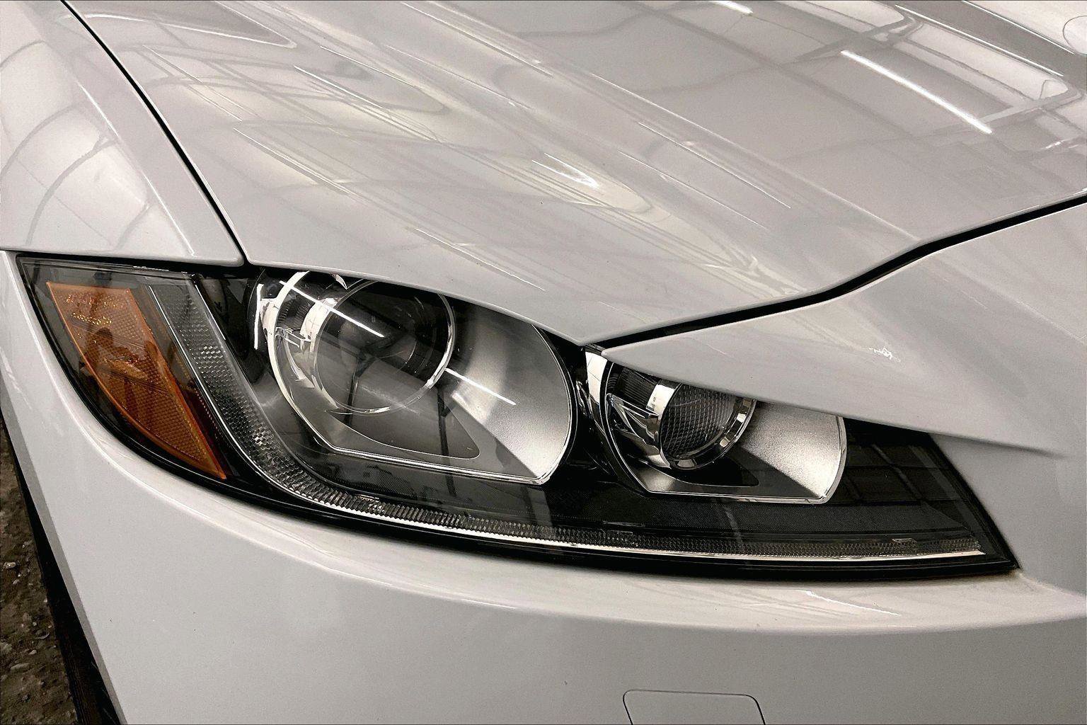 Used 2020 Jaguar F-PACE Prestige image 27