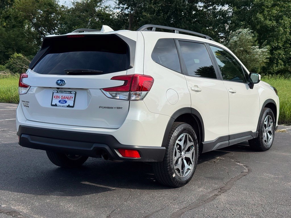 Used 2022 Subaru Forester Premium AWD/4WD image 9