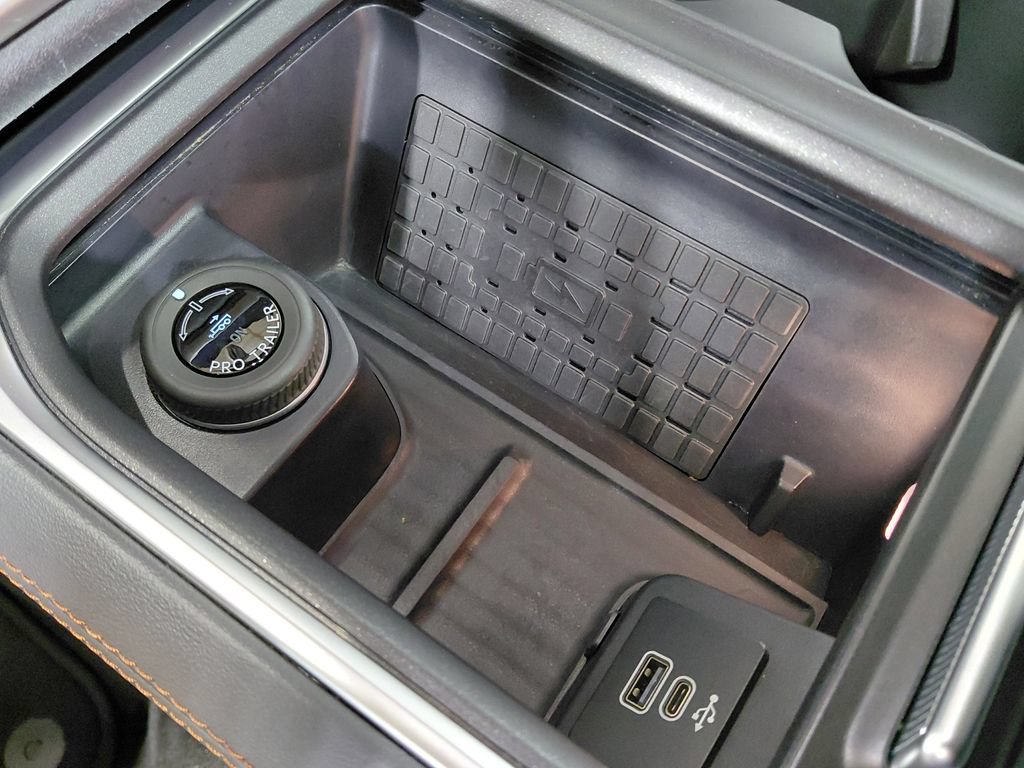 Certified 2025 Ford Expedition Active AWD/4WD image 33