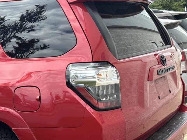 Used 2018 Toyota 4Runner SR5 AWD/4WD image 6