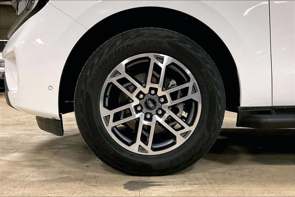 Certified 2025 Ford Expedition Active AWD/4WD image 9