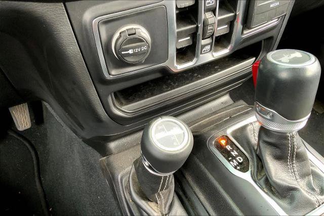 Used 2022 Jeep Wrangler Unlimited Sahara w/ Cold Weather Group AWD/4WD image 34