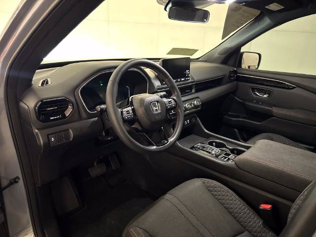 Used 2023 Honda Pilot Sport image 5