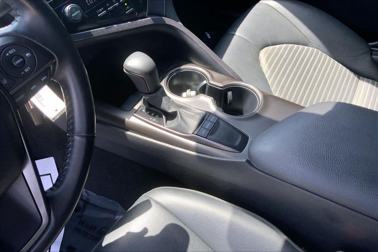 Used 2023 Toyota Camry SE FWD image 17