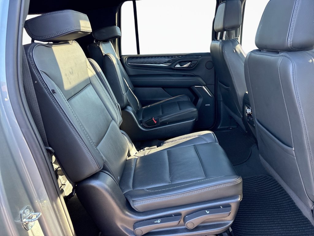 Used 2023 GMC Yukon XL Denali AWD/4WD image 15