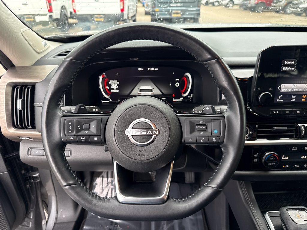 Used 2023 Nissan Pathfinder Platinum FWD image 16