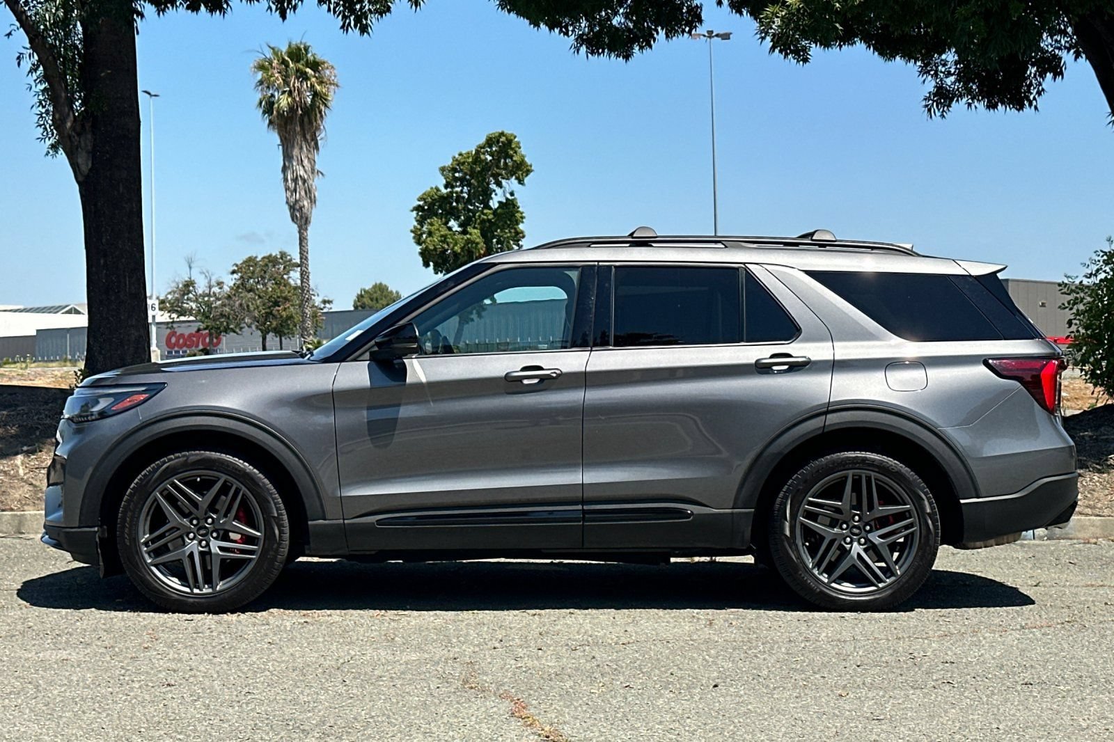 Certified 2025 Ford Explorer ST AWD/4WD image 7