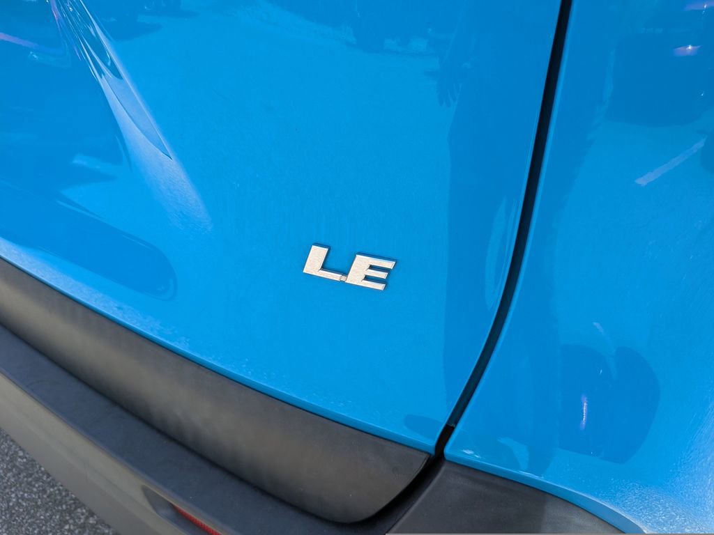 Used 2019 Toyota RAV4 LE FWD image 11