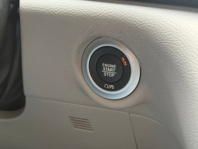 Used 2024 Chrysler Pacifica Touring-L FWD image 23