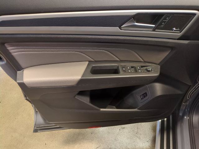 Used 2023 Volkswagen Atlas Cross Sport SEL Premium R-Line AWD/4WD image 9
