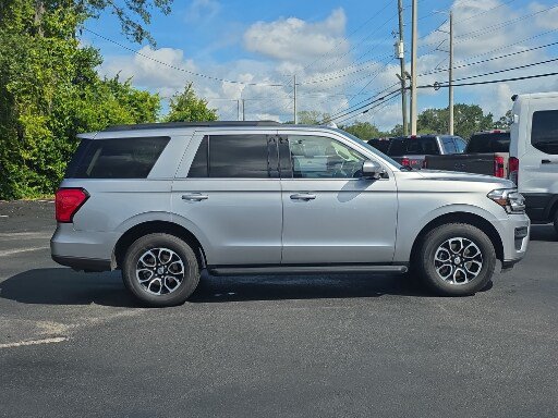 Certified 2024 Ford Expedition XLT RWD image 8