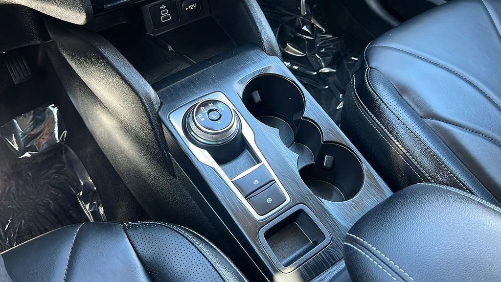 Certified 2025 Ford Escape Platinum w/ Premium Technology Package AWD/4WD image 15