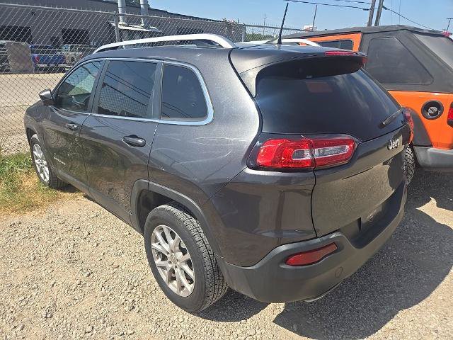 Used 2017 Jeep Cherokee Latitude w/ Comfort & Sound Group FWD image 2