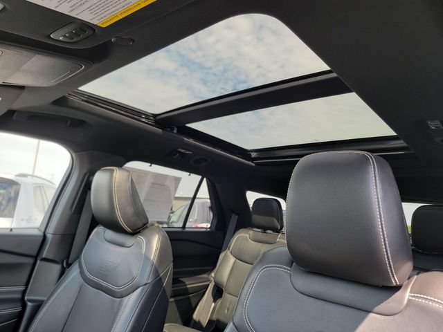 Certified 2022 Ford Explorer ST w/ Equipment Group 401A AWD/4WD image 4