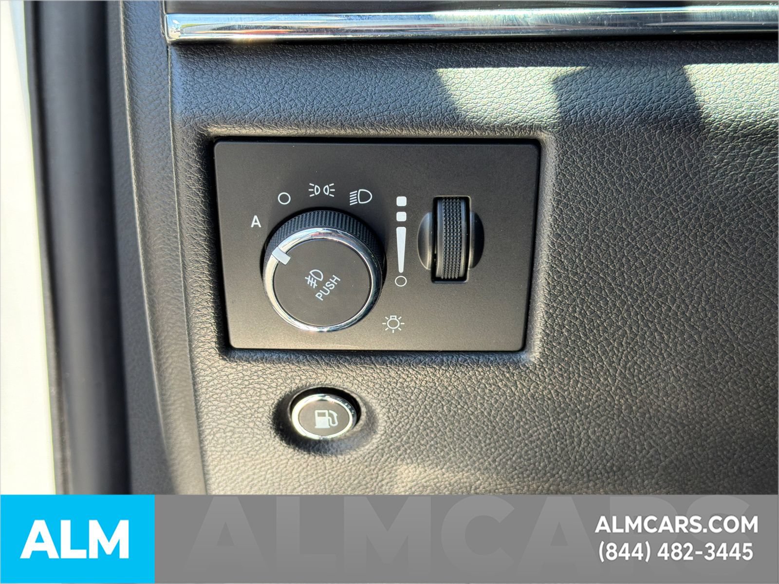 Used 2020 Jeep Grand Cherokee Limited AWD/4WD image 38
