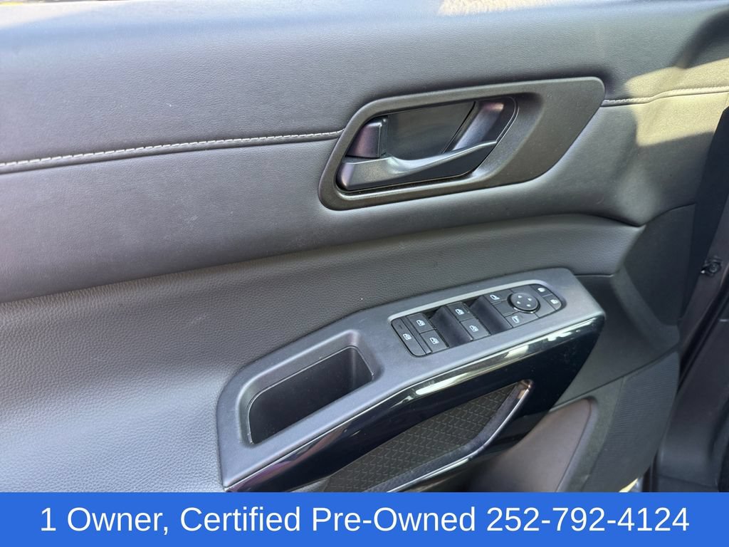 Used 2025 Nissan Pathfinder SV AWD/4WD image 17