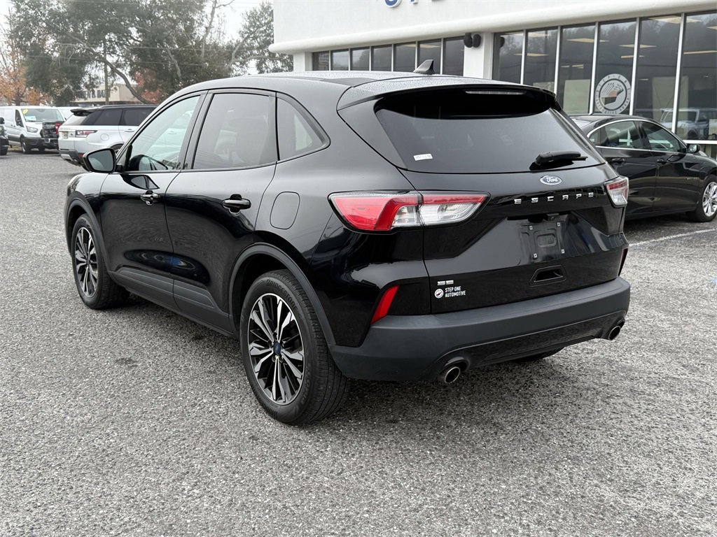 Certified 2022 Ford Escape SE w/ SE Sport Appearance Package image 3