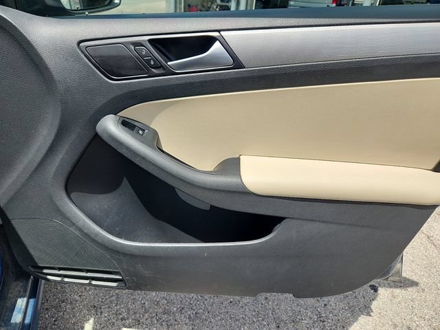 Used 2017 Volkswagen Jetta SE FWD image 34