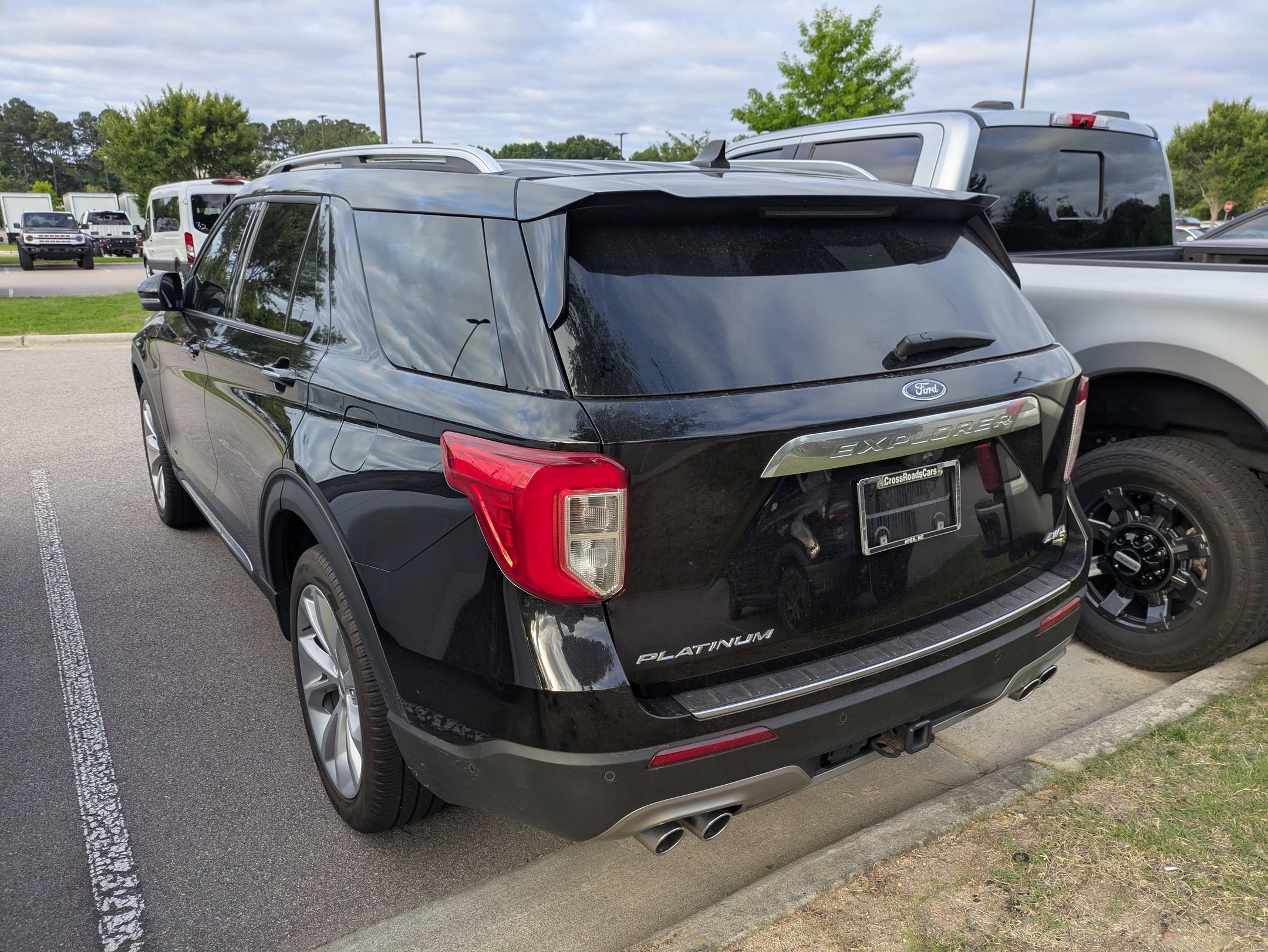 Certified 2022 Ford Explorer Platinum w/ Equipment Group 601A AWD/4WD image 4