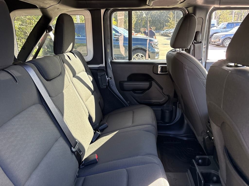 Used 2022 Jeep Wrangler Unlimited Sport image 29