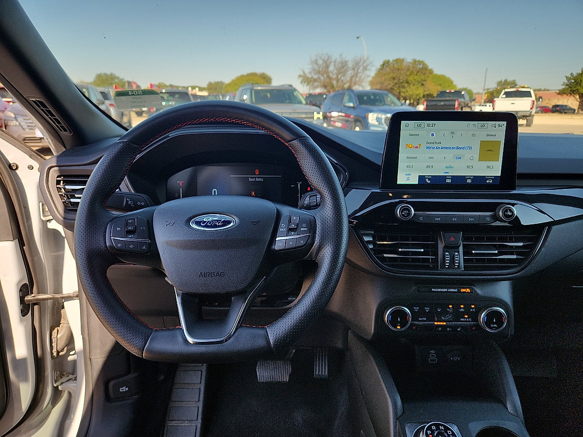 Certified 2025 Ford Escape ST-Line Select AWD/4WD image 7
