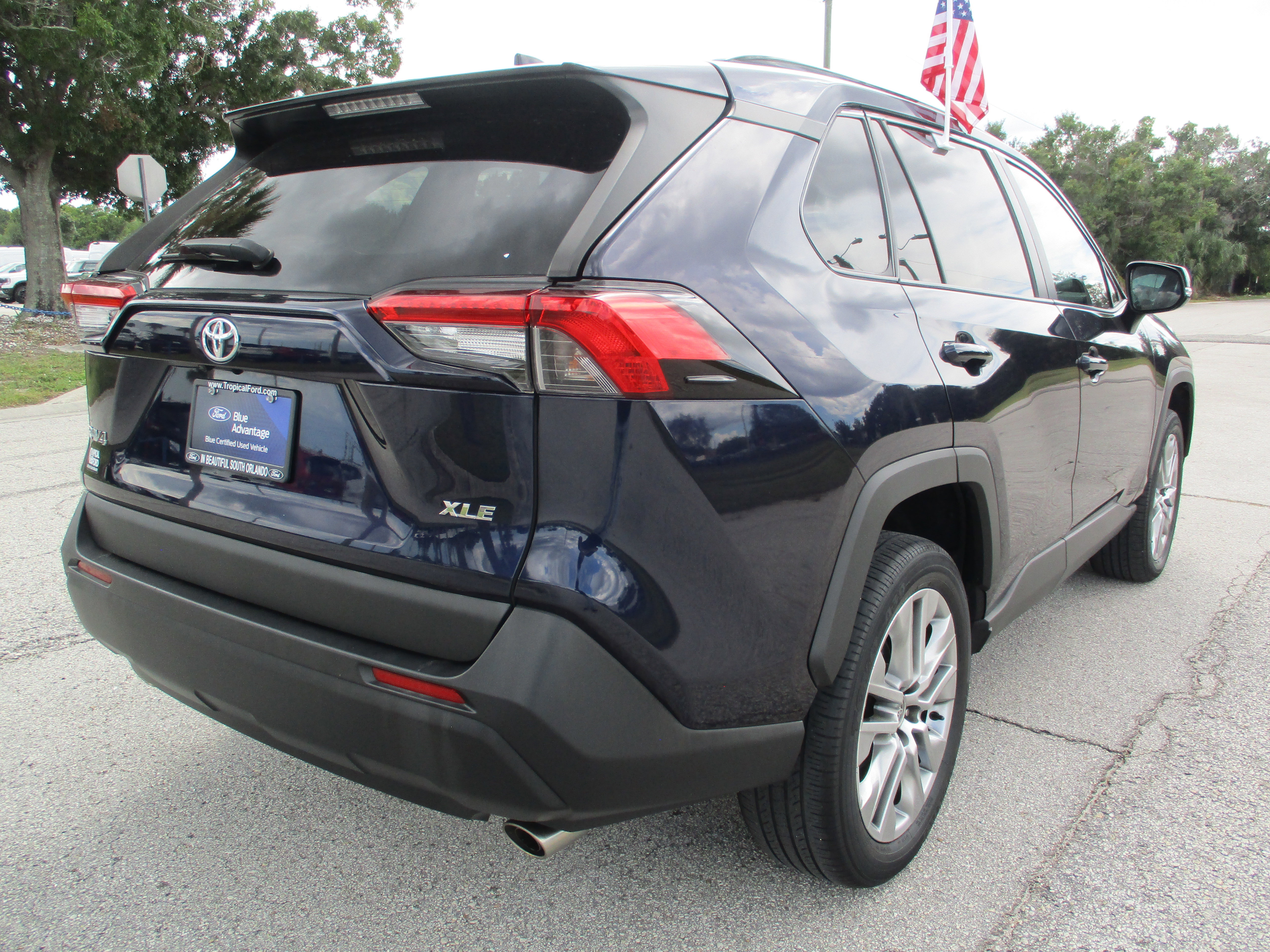 Used 2022 Toyota RAV4 XLE Premium image 5