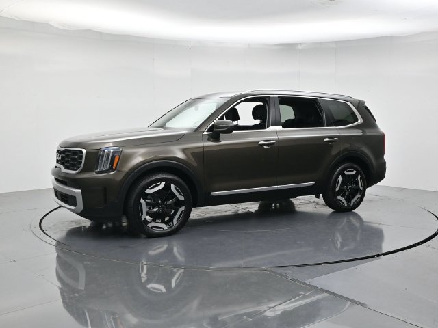 Used 2025 Kia Telluride S FWD image 5