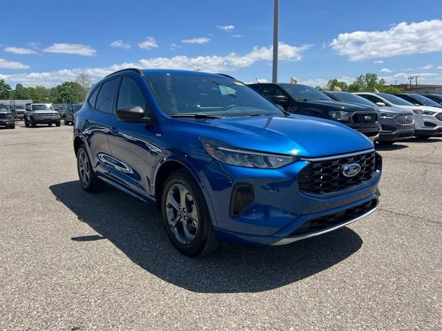 Certified 2023 Ford Escape ST-Line w/ Tech Pack #1 AWD/4WD image 3