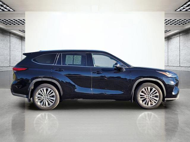 Used 2022 Toyota Highlander Platinum image 3