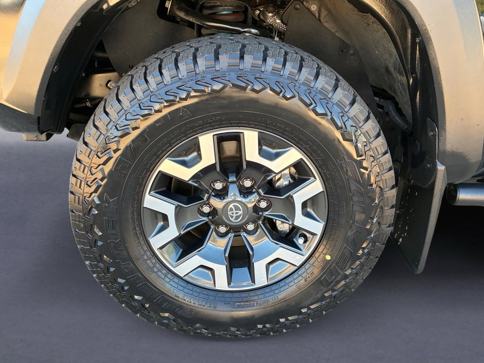 Used 2023 Toyota Tacoma TRD Off-Road w/ Technology Package AWD/4WD image 10