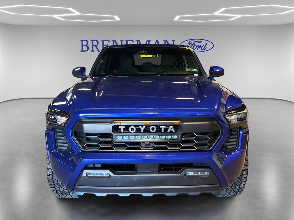 Used 2025 Toyota Tacoma SR5 AWD/4WD image 2