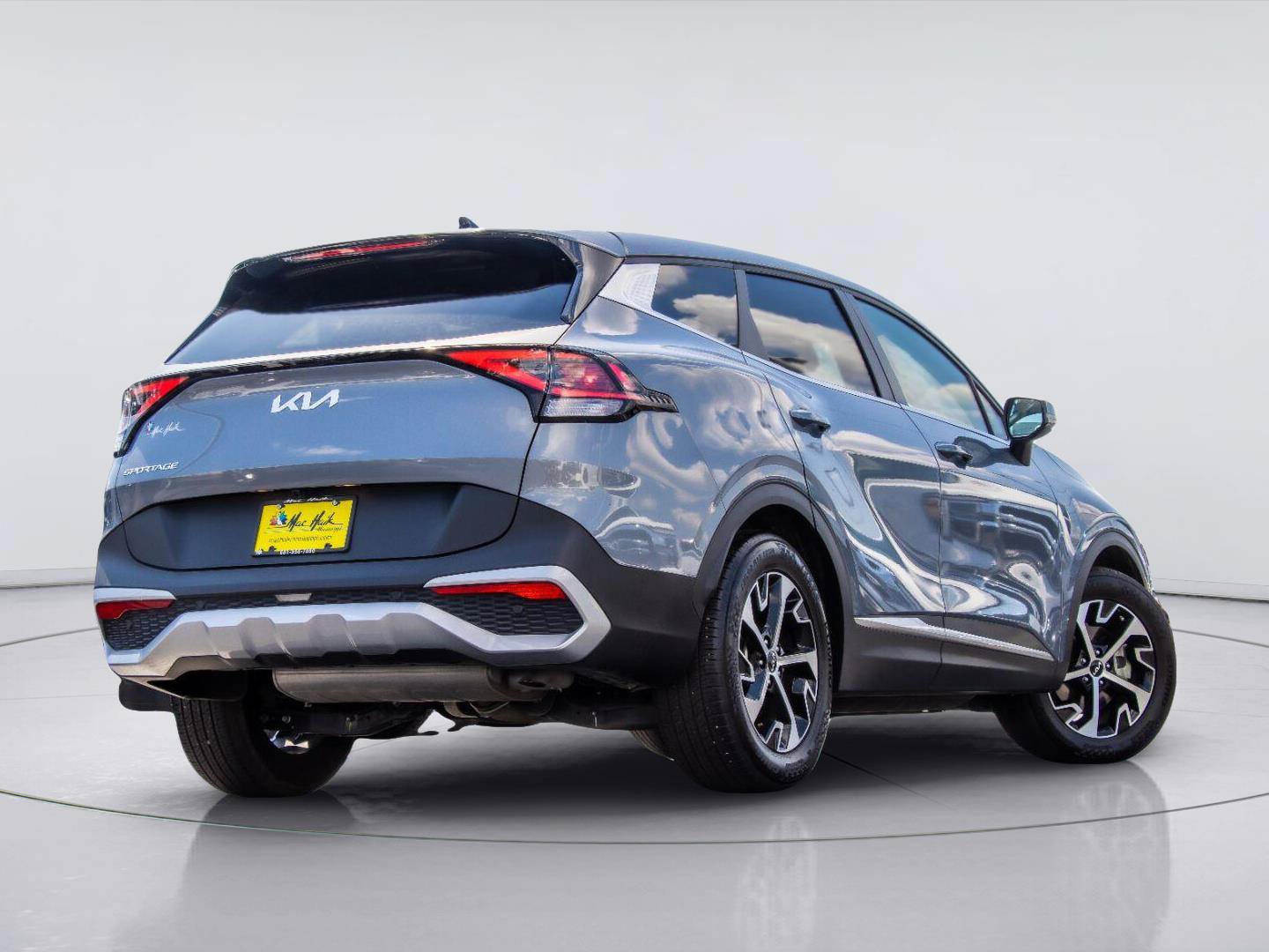 Used 2025 Kia Sportage EX FWD image 4