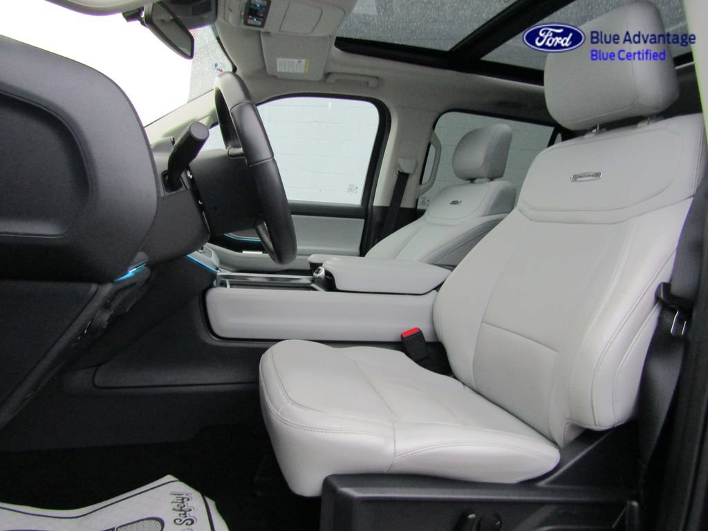 Certified 2025 Ford Expedition Max Platinum AWD/4WD image 3