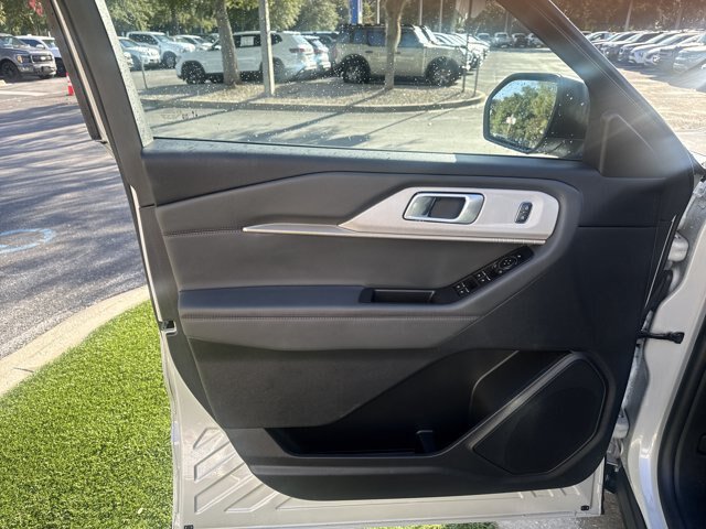 Certified 2025 Ford Explorer Active RWD image 11