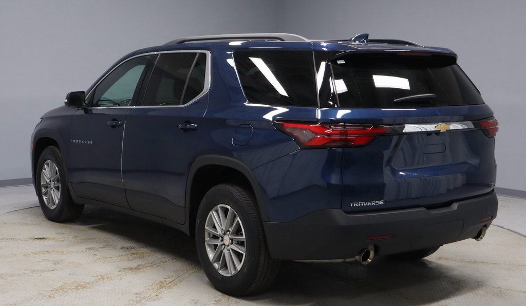 Used 2023 Chevrolet Traverse LT image 3