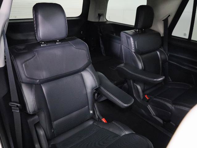 Certified 2025 Ford Expedition Platinum w/ Driver's Package AWD/4WD image 9