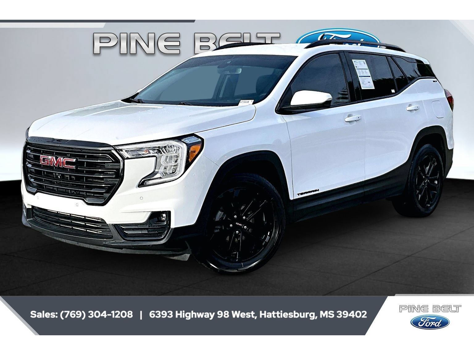 Used 2022 GMC Terrain SLT w/ Tech Package FWD image 10