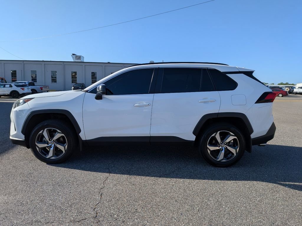 Used 2021 Toyota RAV4 LE image 9