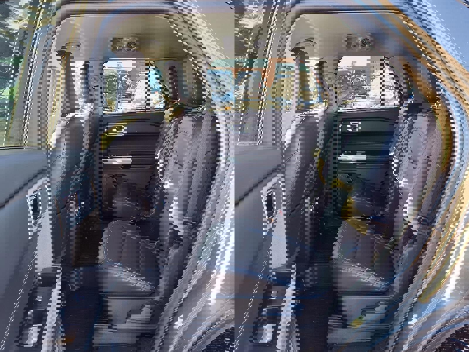 Certified 2022 Ford Explorer XLT w/ Equipment Group 202A image 10