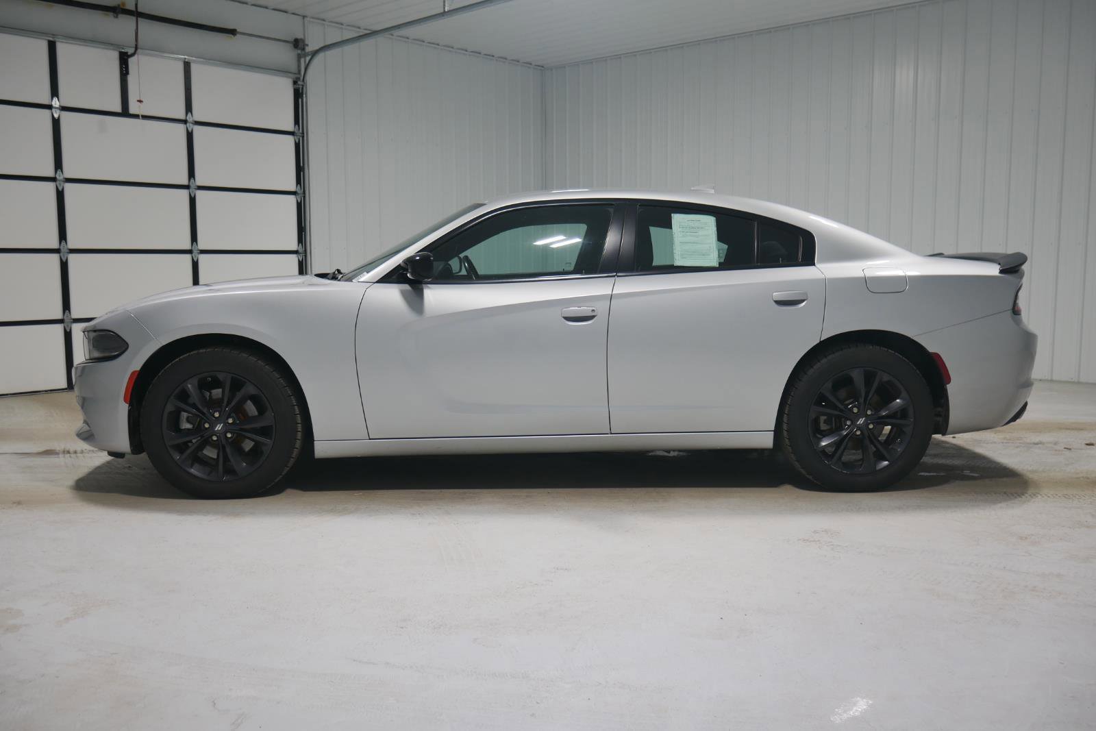 Used 2022 Dodge Charger SXT w/ Blacktop Package image 2