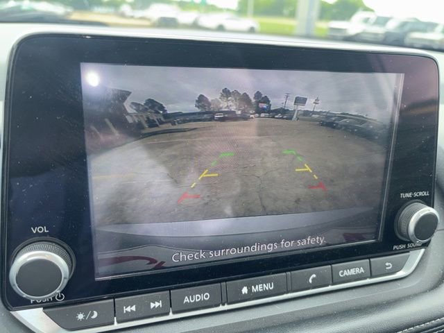 Used 2024 Nissan Rogue SV FWD image 17
