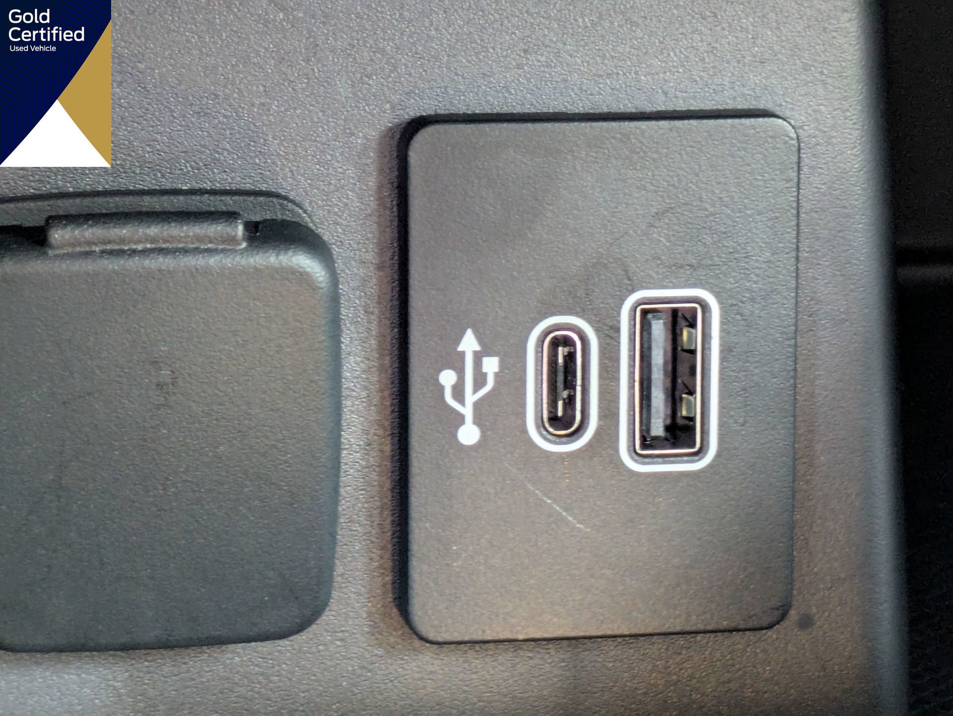 Certified 2025 Ford Explorer ST RWD image 29