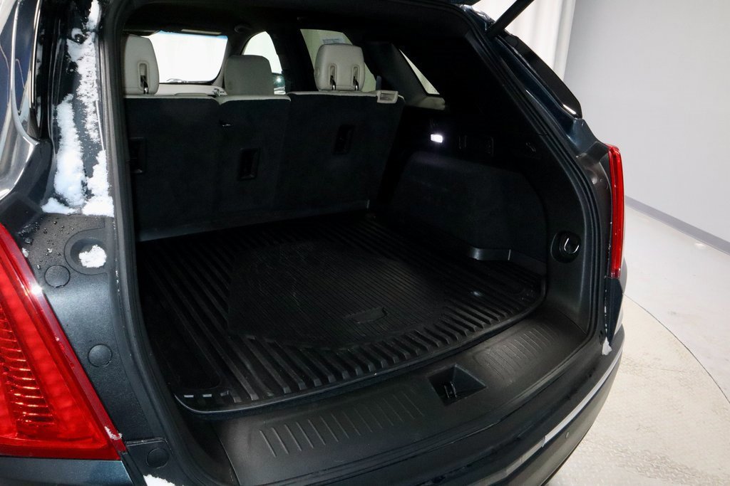 Used 2019 Cadillac XT5 Base image 12