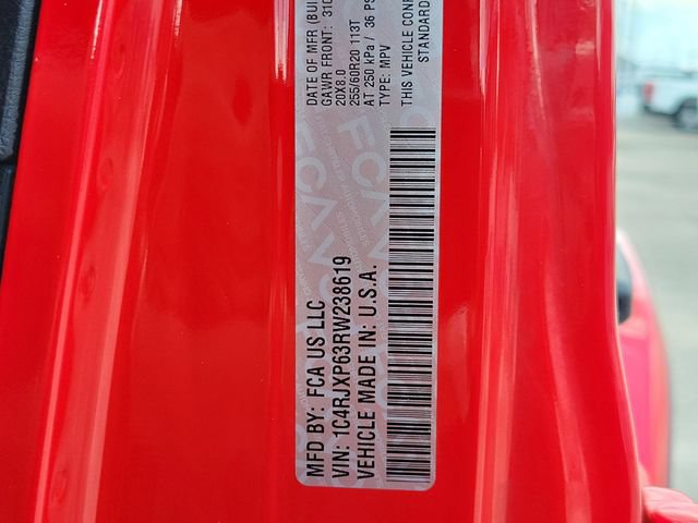 Used 2024 Jeep Wrangler Unlimited Sahara AWD/4WD image 32