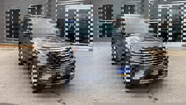 Certified 2025 Ford Explorer Active image 4