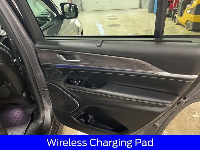 Used 2023 Jeep Grand Cherokee L Overland w/ Luxury Tech Group IV AWD/4WD image 29
