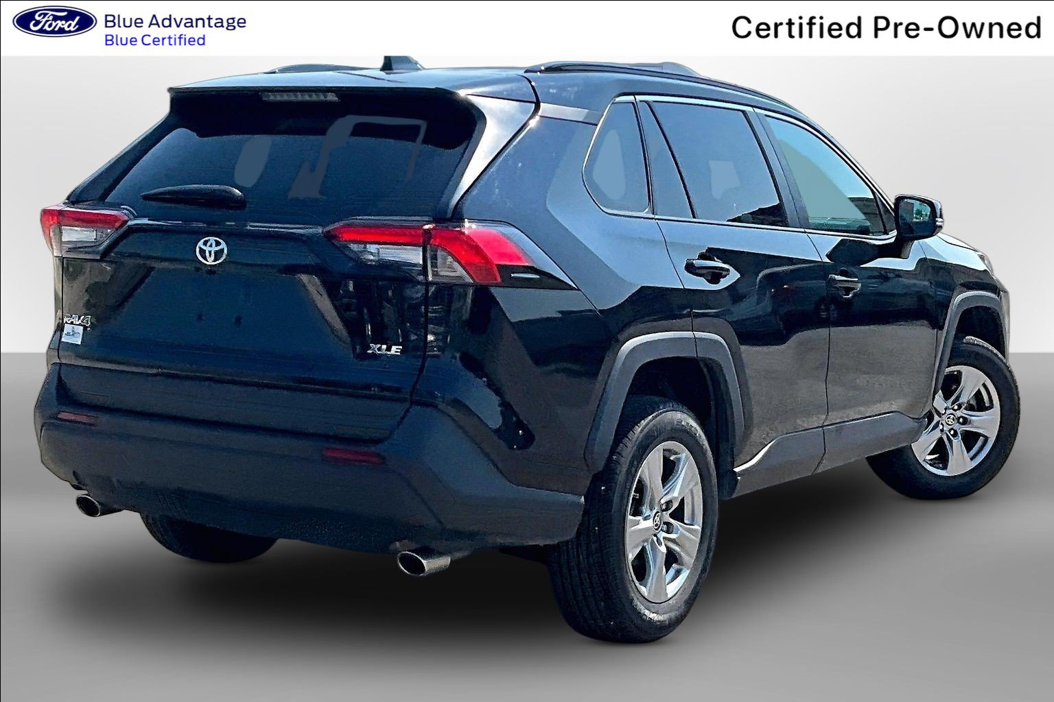 Used 2024 Toyota RAV4 XLE FWD image 11