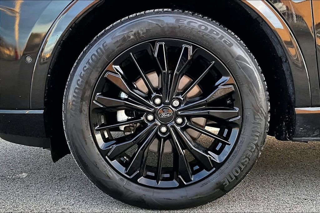 Certified 2023 Ford Escape ST-Line Elite w/ Premium Technology Package AWD/4WD image 9