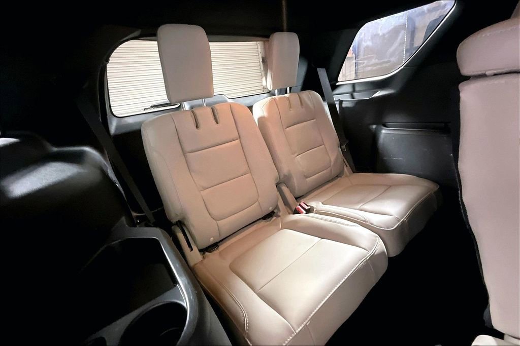 Certified 2019 Ford Explorer XLT w/ Equipment Group 202A FWD image 22