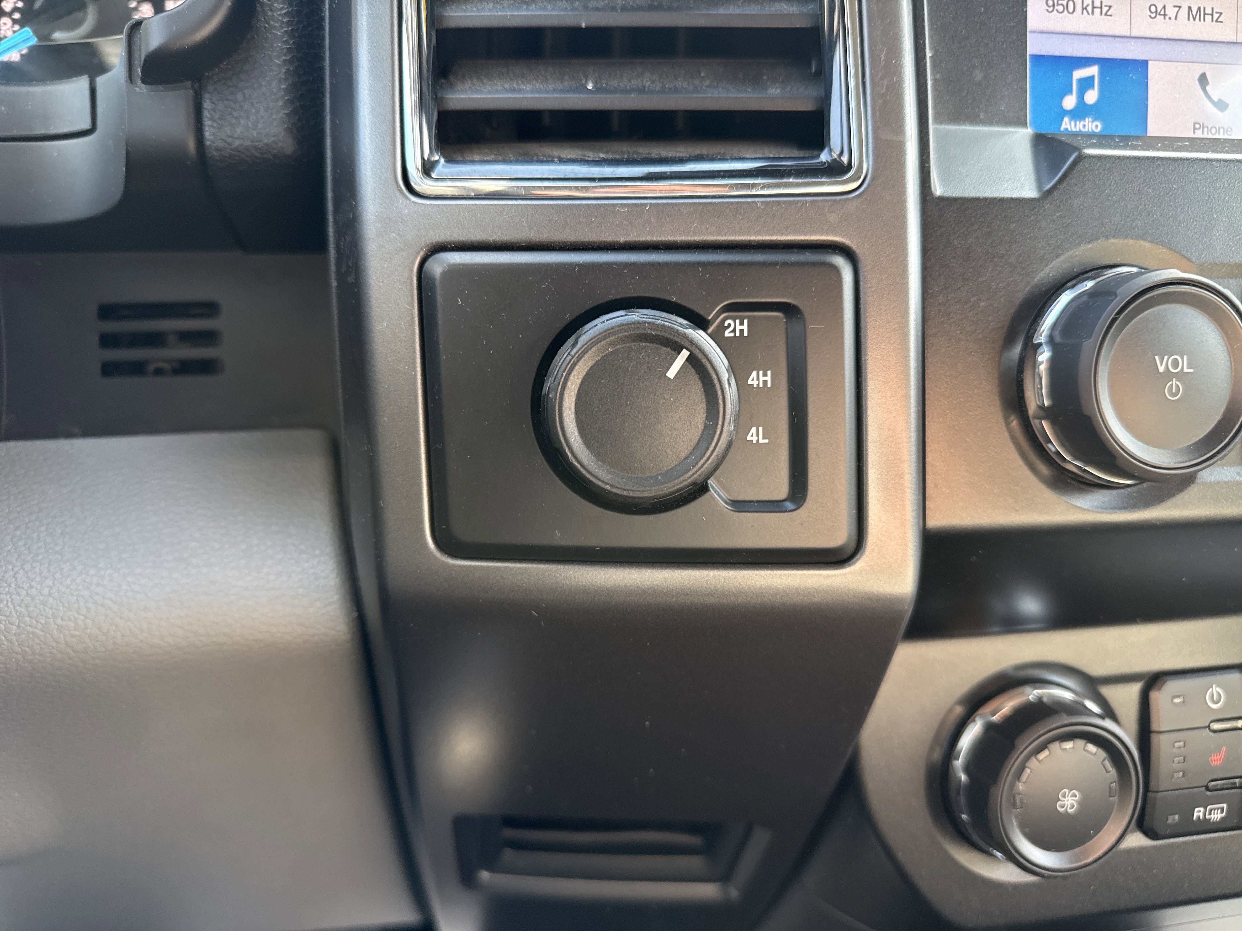 Certified 2019 Ford F150 XLT w/ Equipment Group 302A Luxury AWD/4WD image 23